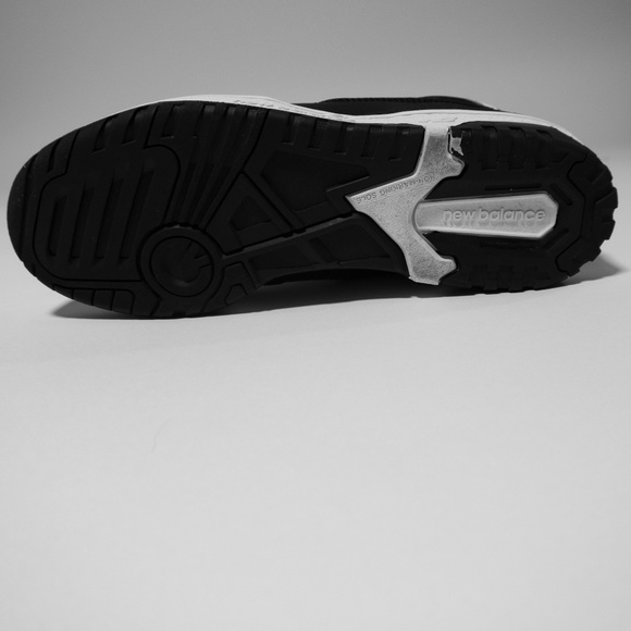 New Balance BB 550 in Black with White Detailing - Original Box Included - Picture 8 of 8